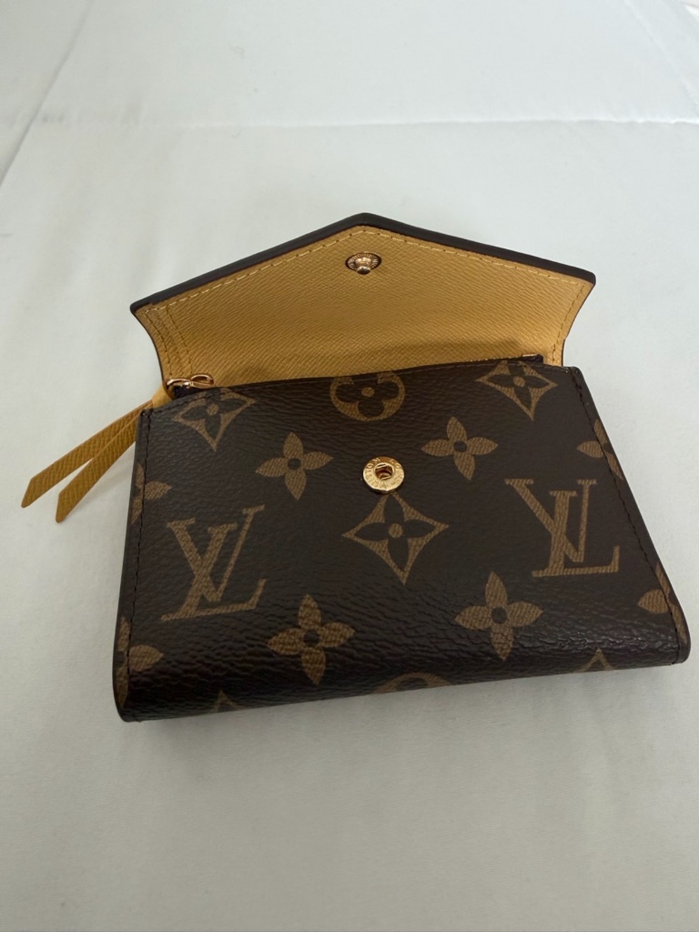 Brown monogram trifold wallet - Picture 2 of 9